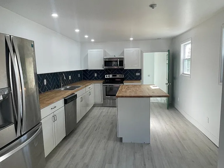 226 Broad St — Photo 2