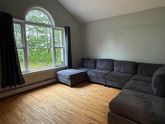 5th image of 4648 Oleary Rd W