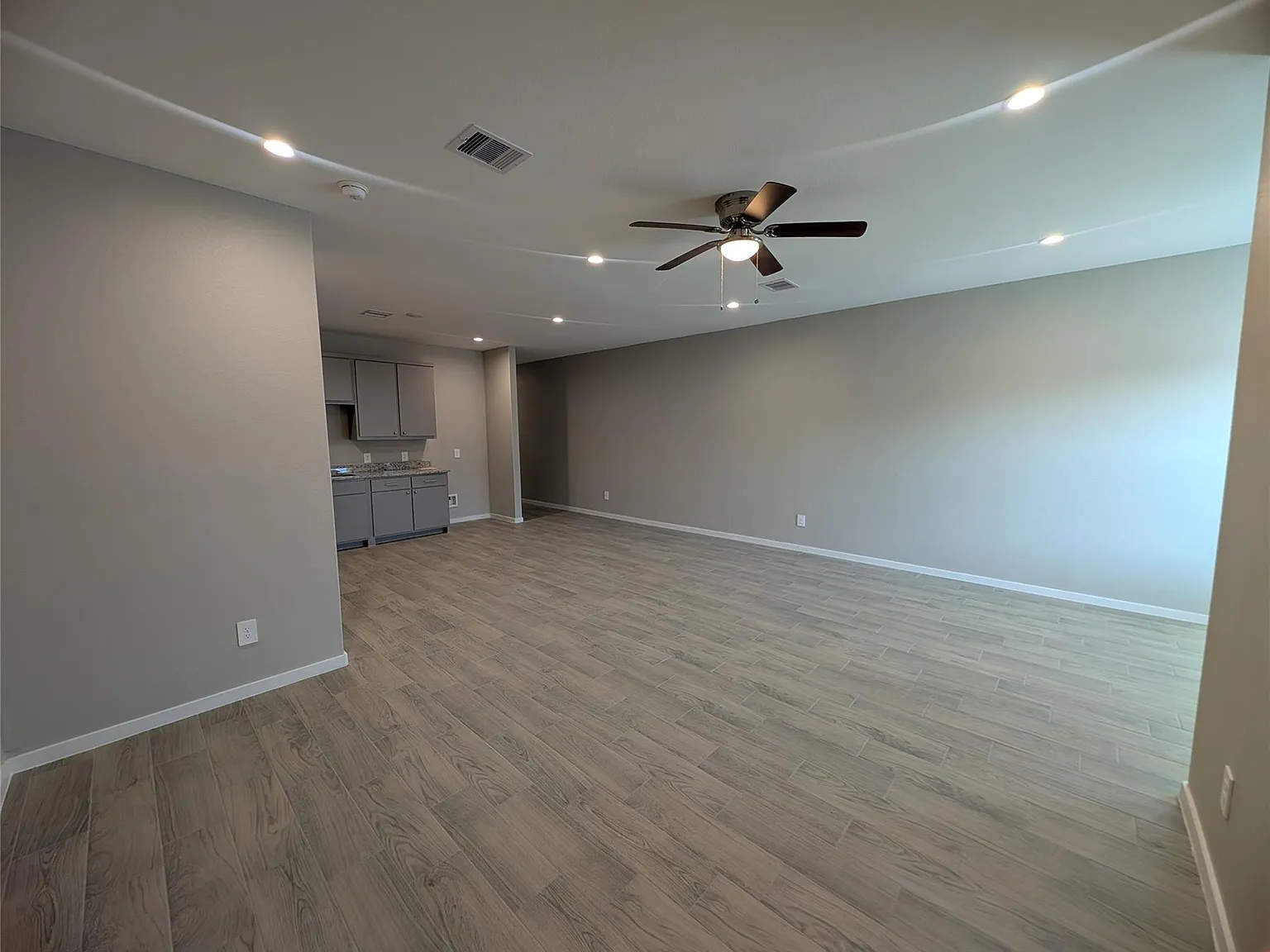 3 bed, 2.0 bath, 3668 sqft, $2,000 — Photo 4