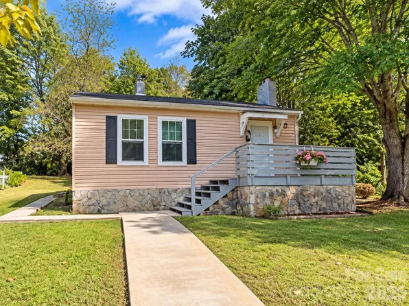 228 Westbrook St NW, Lenoir, NC 28645