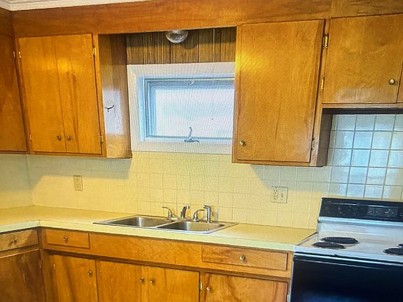 5th image of 94 Emery St #2