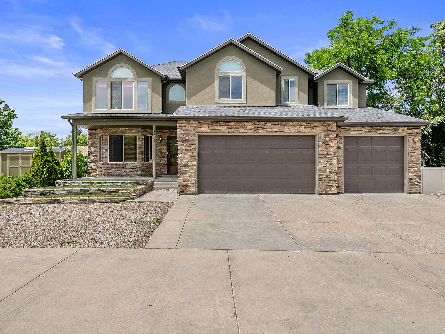 6 bed, 5.5 bath, 4414 sqft, $5,500 — Photo 1