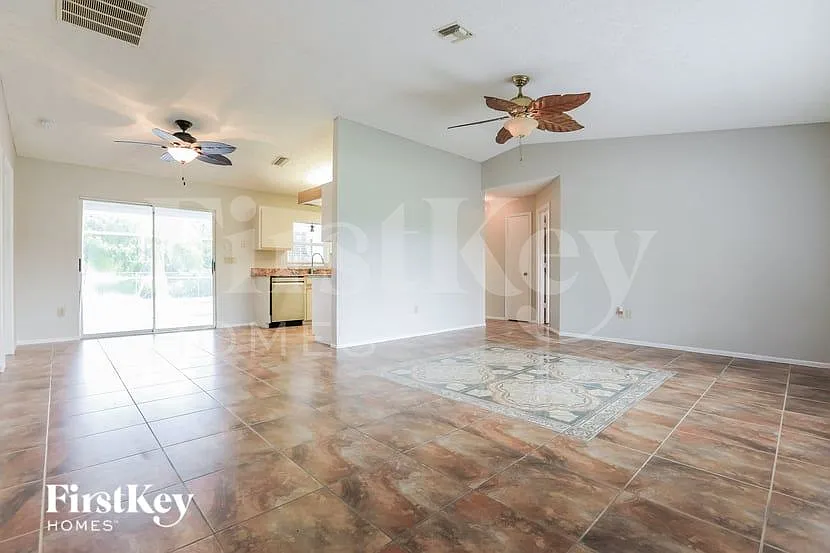 3 bed, 2.0 bath, 1240 sqft, $1,980 — Photo 2