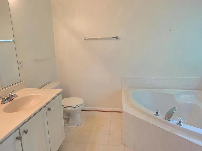 12723 Sullivan Ct — Photo 11