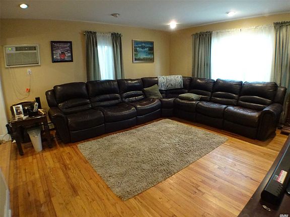 4th image of 29 W Oakdale St
