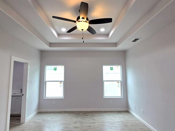 laredo-texas-447523657 picture