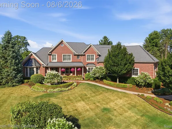 50130 Pine Ct, Plymouth, MI 48170