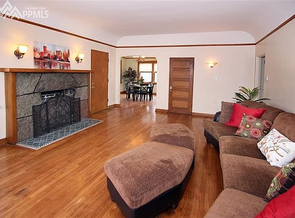 Living Room with fireplace