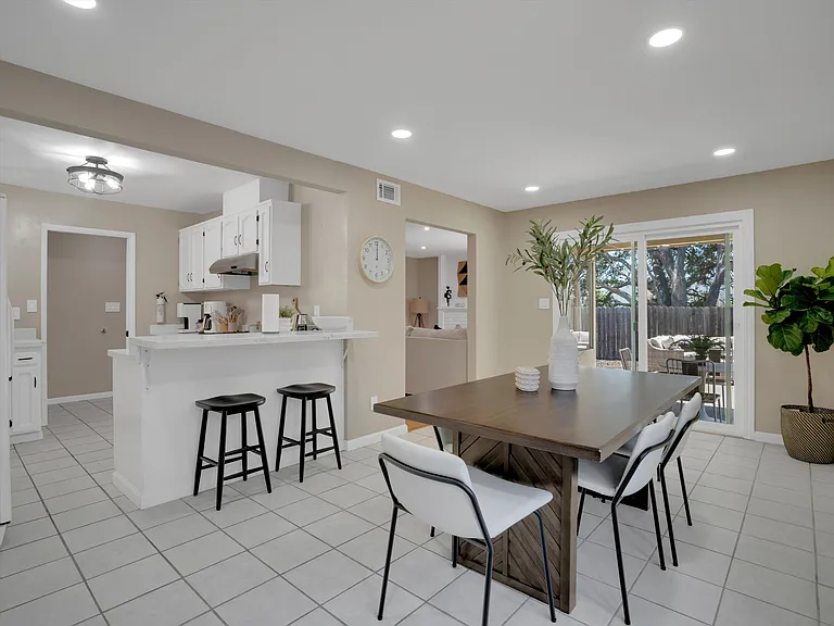 Meadowbrook Dr — Photo 12
