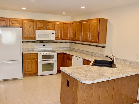 5th image of 3012 SE Turnberry Dr