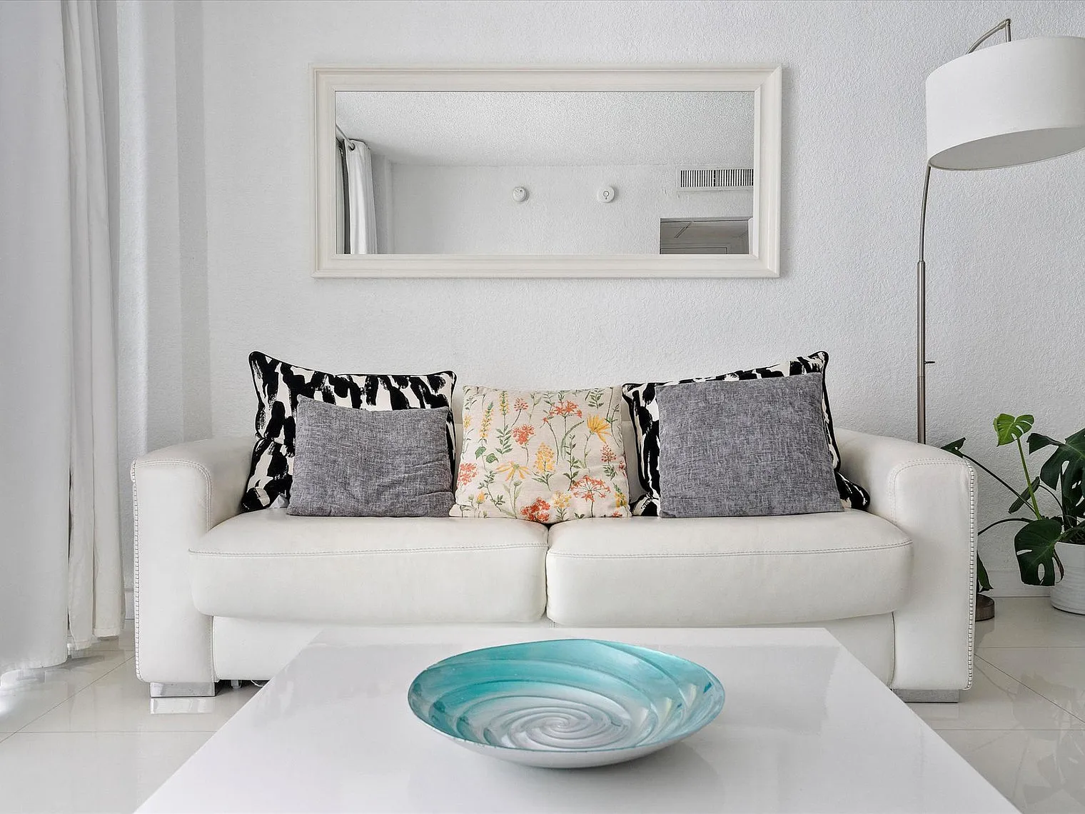 1 bed, 1.0 bath, 904 sqft, $3,281 — Photo 3