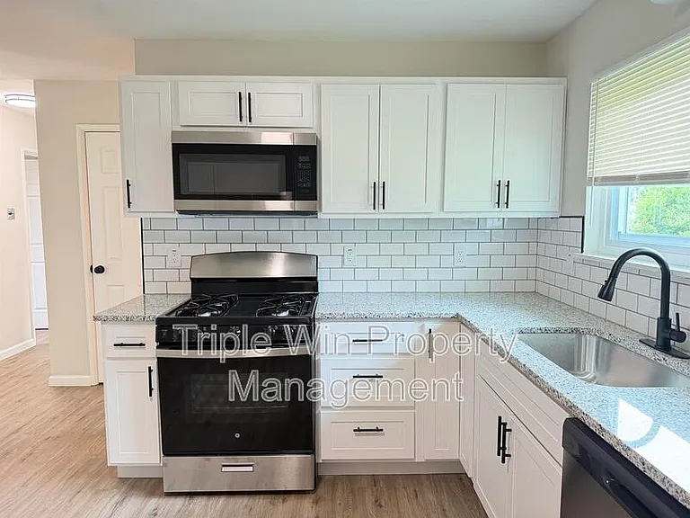 1315 Bobolink Dr — Photo 25