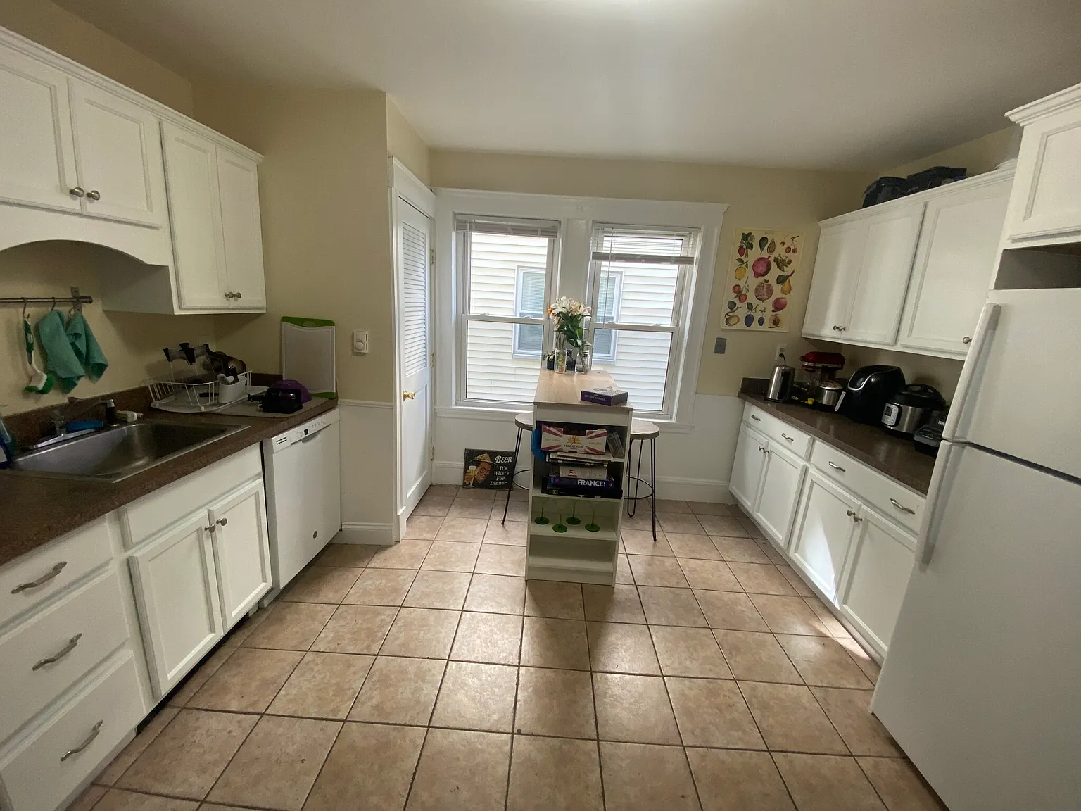 3 bed, 1.5 bath, 1350 sqft, $4,700 — Photo 3