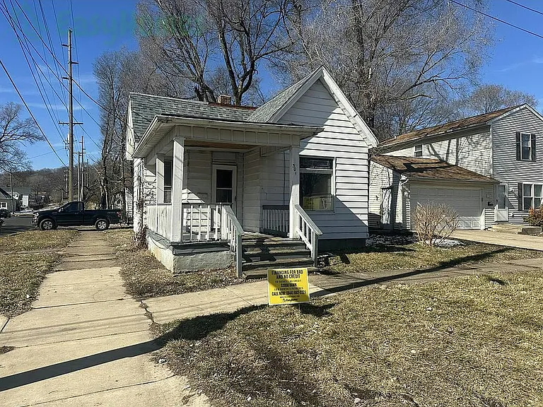 301 N Charlton St — Photo 1