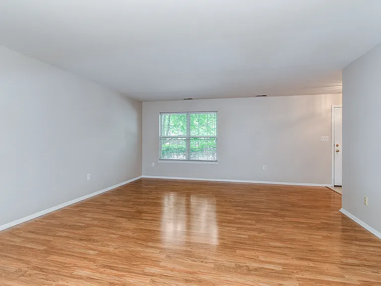 2055 Charles Ct — Photo 8