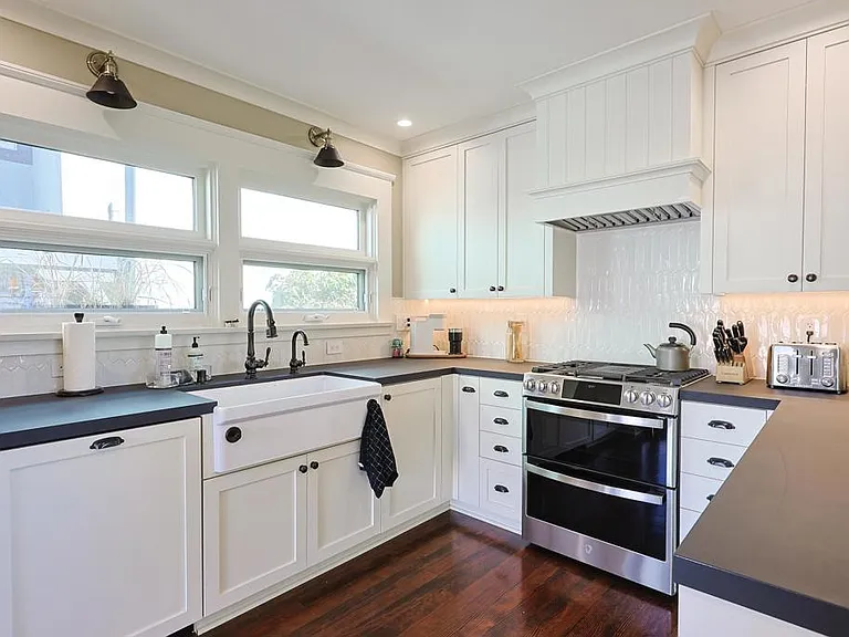 576 E Ave — Photo 12