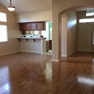 5th image of 1024 E Sarazen Ave