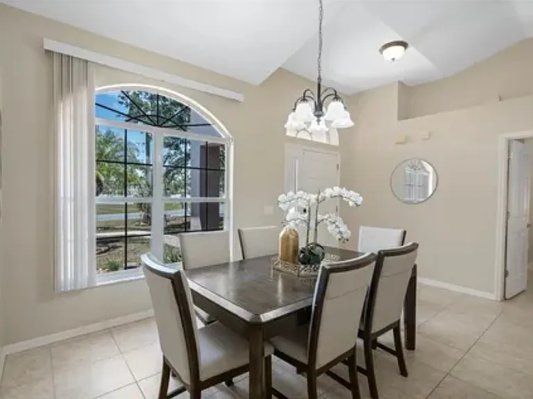 933 Van Loon Ct — Photo 3