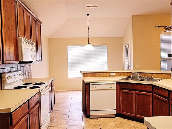 3rd image of 5802 Blue Oak Dr