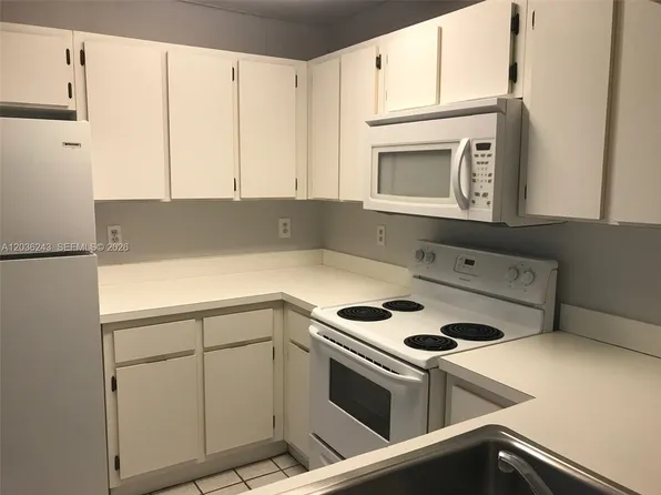 9810 Hammocks Blvd APT 202, Miami, FL 33196