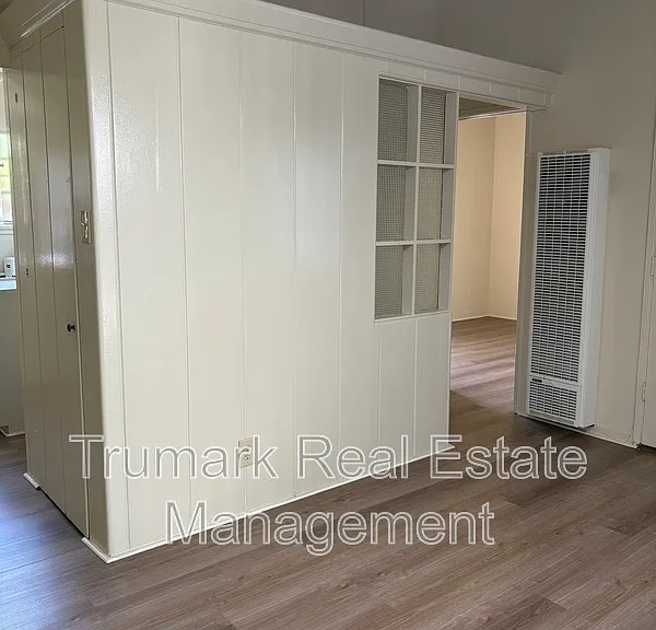 1037 E Glenoaks Blvd #A — Photo 7