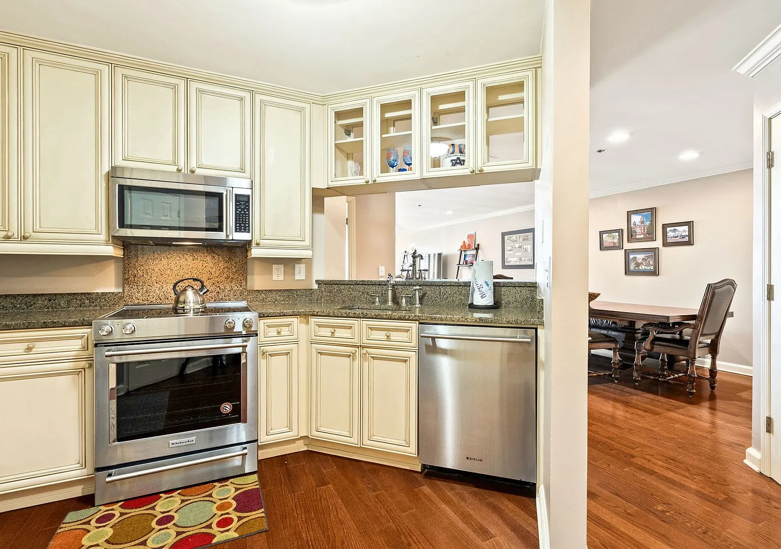 Magnolia Plaza -145 E. Magnolia, Unit 311 — Photo 4