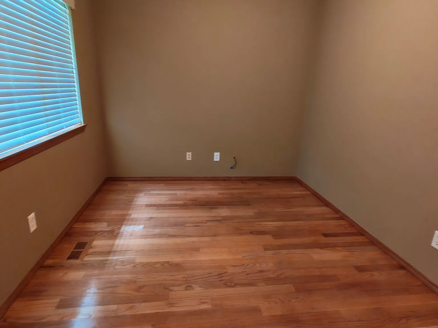 4 bed, 2.5 bath, 2546 sqft, $4,200 — Photo 2