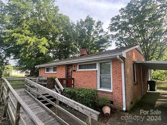 1st image of 1215 E Park Dr