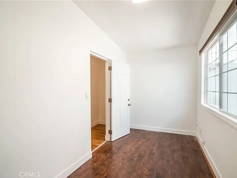 1125 N Heliotrope Dr — Photo 30