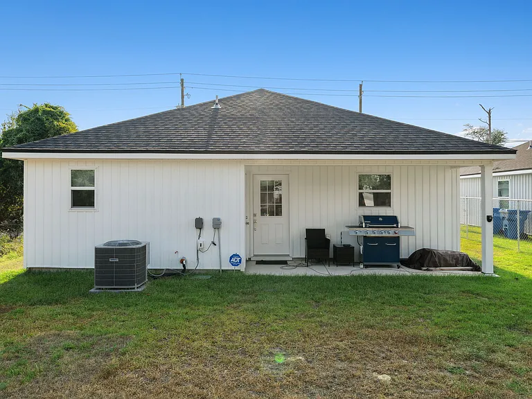 526 Camellia Ave — Photo 24