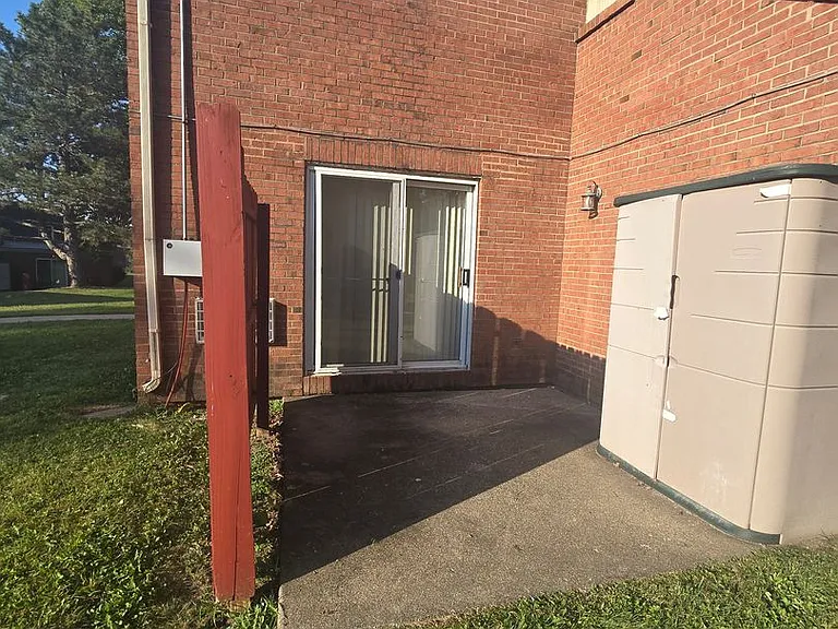 Mulford Park Apartments — Photo 9