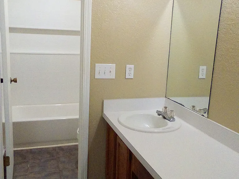8744 N Rockwell Dr — Photo 16