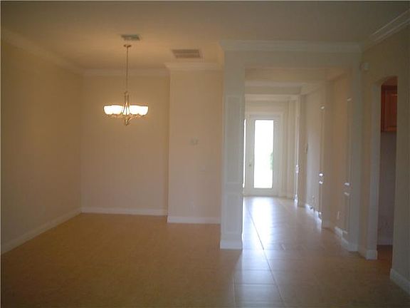 Home For Sale In Port saint lucie