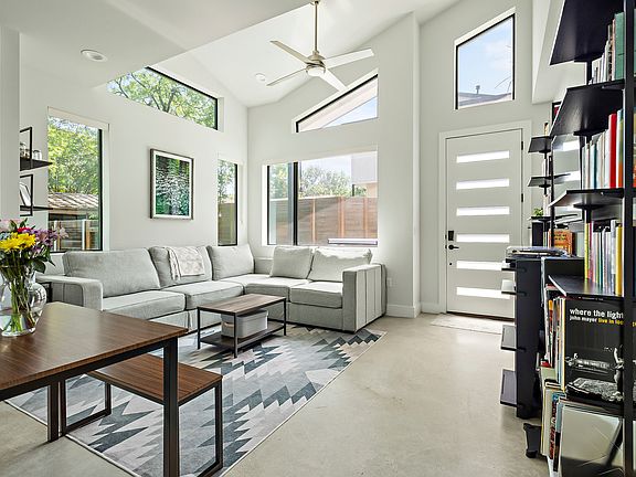3rd image of 1405 Perez St #2