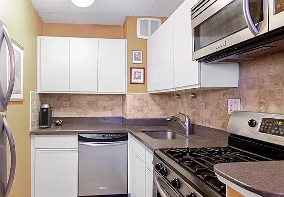 4th image of 220 Manhattan Ave APT 2A
