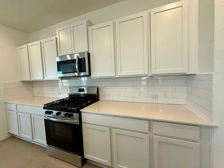 106 Camargue Dr — Photo 6