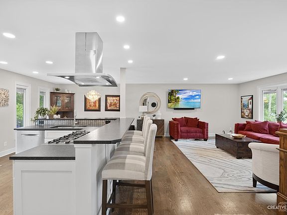 5th image of 279 E Circle Dr