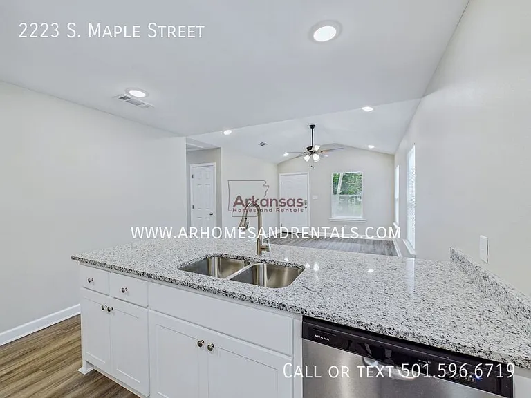 2223 S Maple St — Photo 6