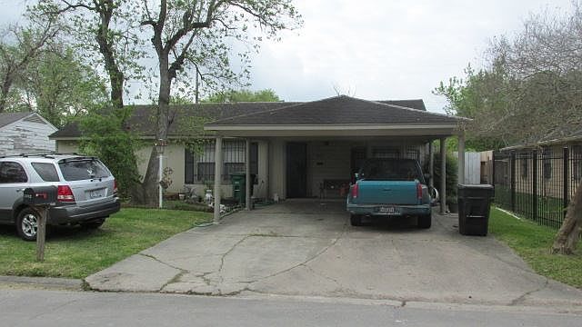 1st image of 3032 Charter Oaks Dr