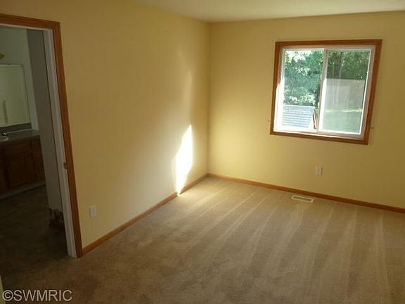 5th image of 5263 Green Pine Ct SE