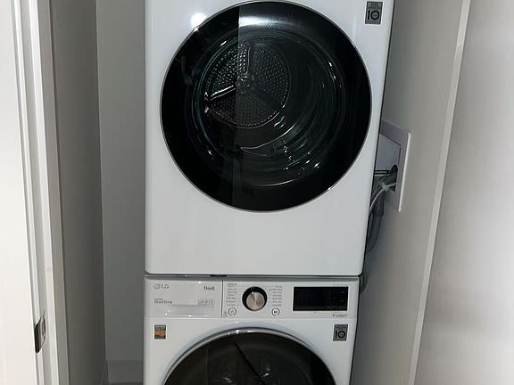 4th image of 889 Avenue Sq NE #811