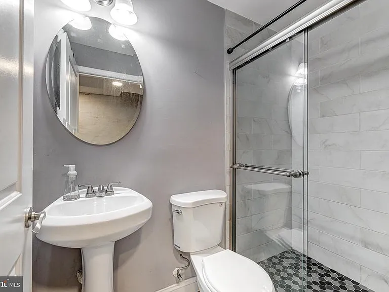 822 S Highland Ave — Photo 35