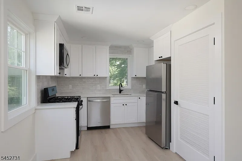 4 bed, 2.0 bath, $4,600 — Photo 4