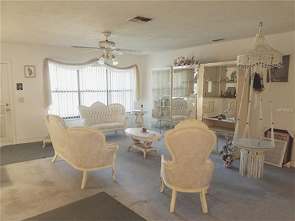 2nd image of 901 Persimmon Ave