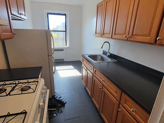 4th image of 8449 Elmhurst Ave APT 3E