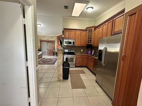 5th image of 632 NW 47th Street #632