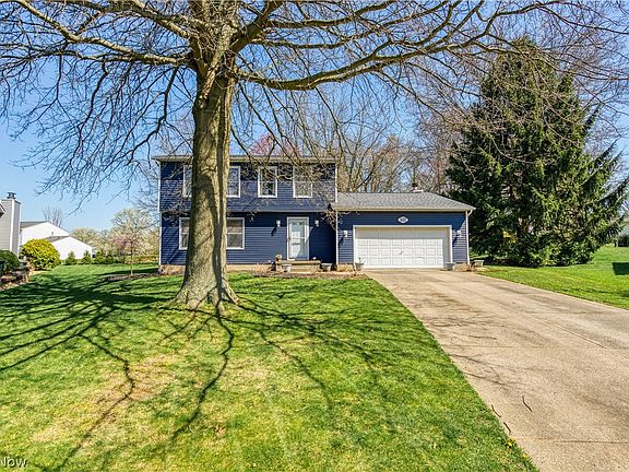 3rd image of 633 Sweetwater Dr