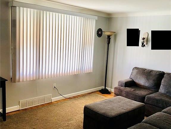4th image of 40 McNaughton Ave