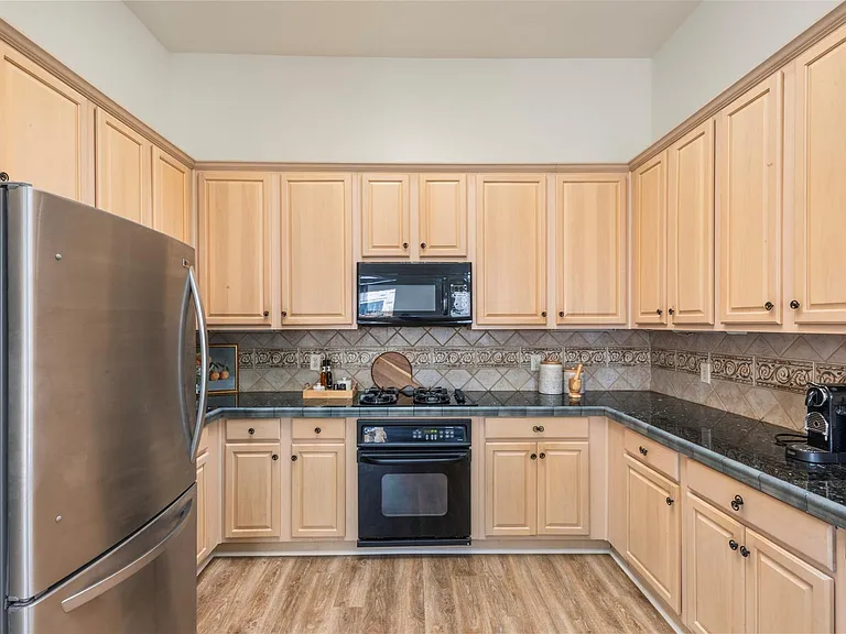 9211 Memorial Hills Dr — Photo 6