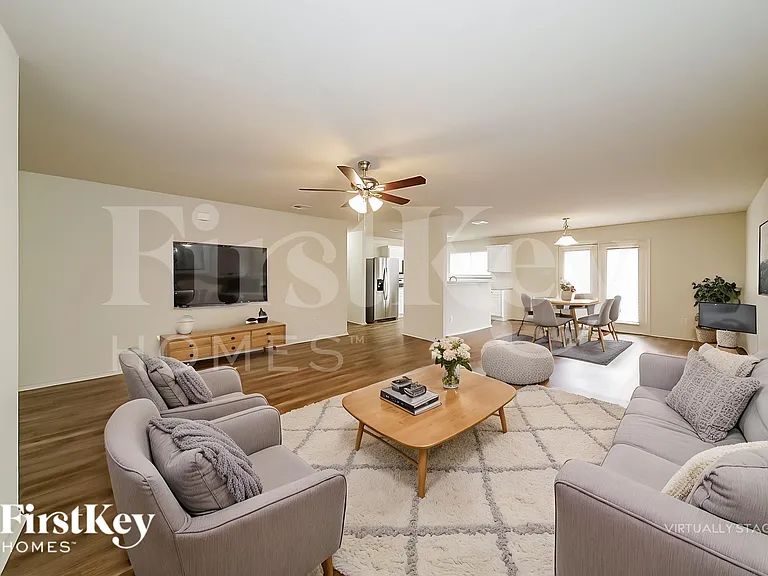 2136 Benning Way — Photo 4